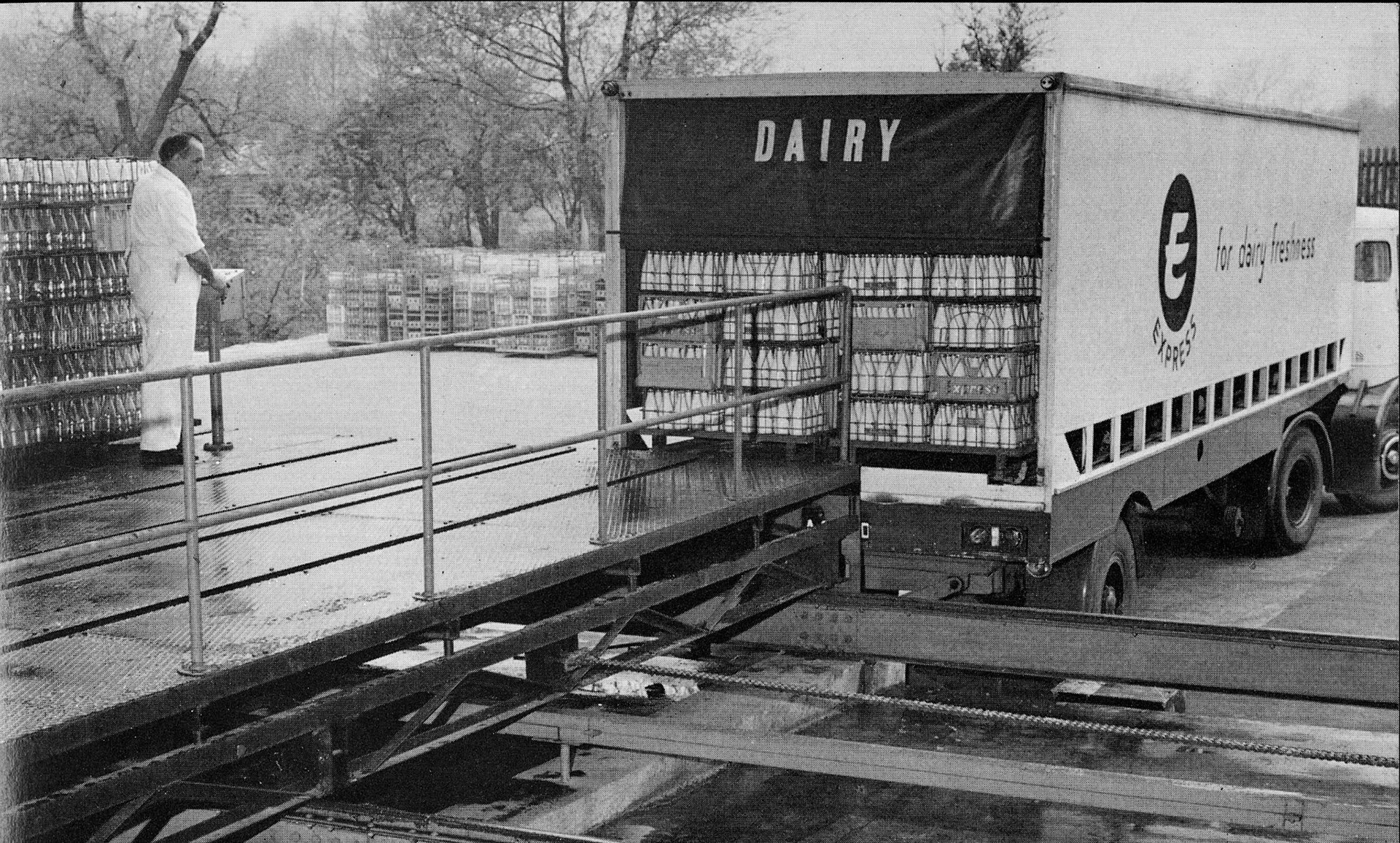 1966 Hillsborough, Sheffield Depot. Trailer with ejector mechanism can unload and re-load in 7 minutes. (Express News Summer 1966)