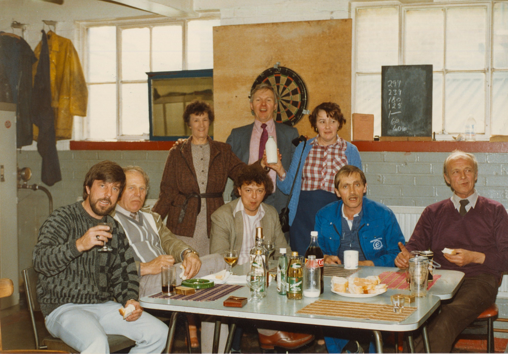 1986 Bromley Processing last day, including Reg Ball, Dickie Colvin, Bob Heath, George Cavill and lady from the canteen.  (Picture by Reg Ball, on loan from Colin Bristow)