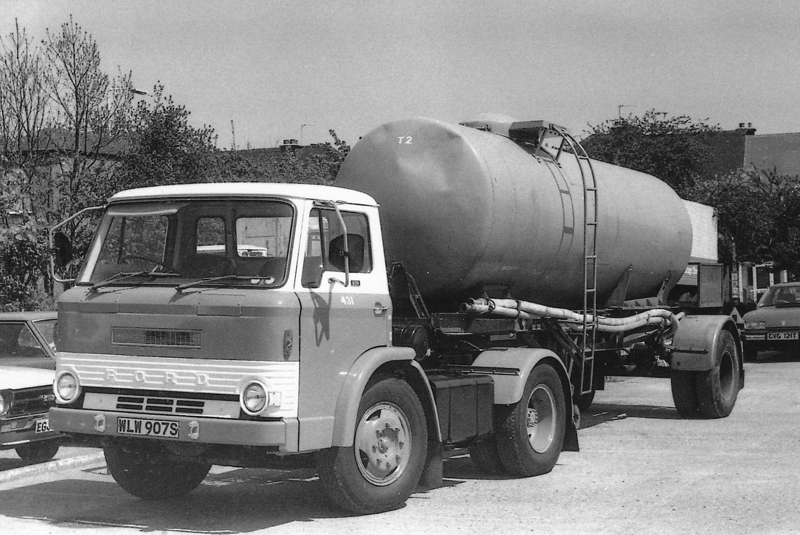 1977 Reg Express Tanker WLW 907S, Unit 431 (Courtesy Michael Aldread)
