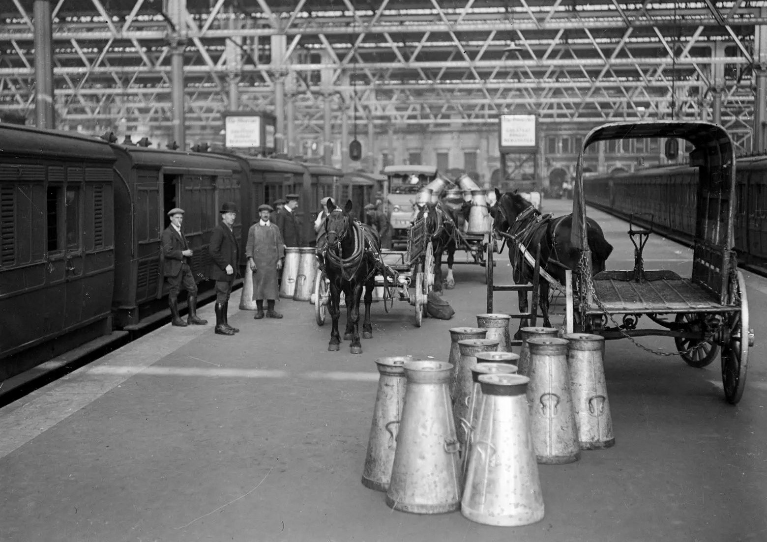 1911 Waterloo Station (Courtesy Simon Wilkins, Old London Photos FB)
