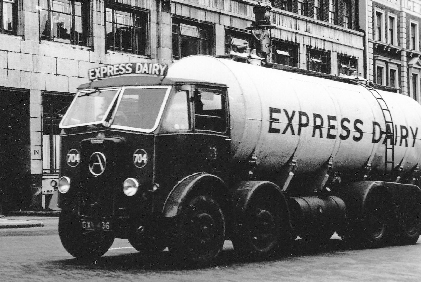 1950 Seen in Grosvenor Road, London, in 1950, and photographed by Arthur Hustwitt, this Atkinson Model L1586, chassis no FC1084 was a one-off wartime allocation in 1945, supplied through Godfrey Davis of Neasdon, NW10, but not registered GXY 436 until March 1946. It was sold for £700 in 1952, but the tank was transferred to a new AEC Mammoth Major, fleet no 1333, seen in a later image. (Courtesy Michael Aldread)