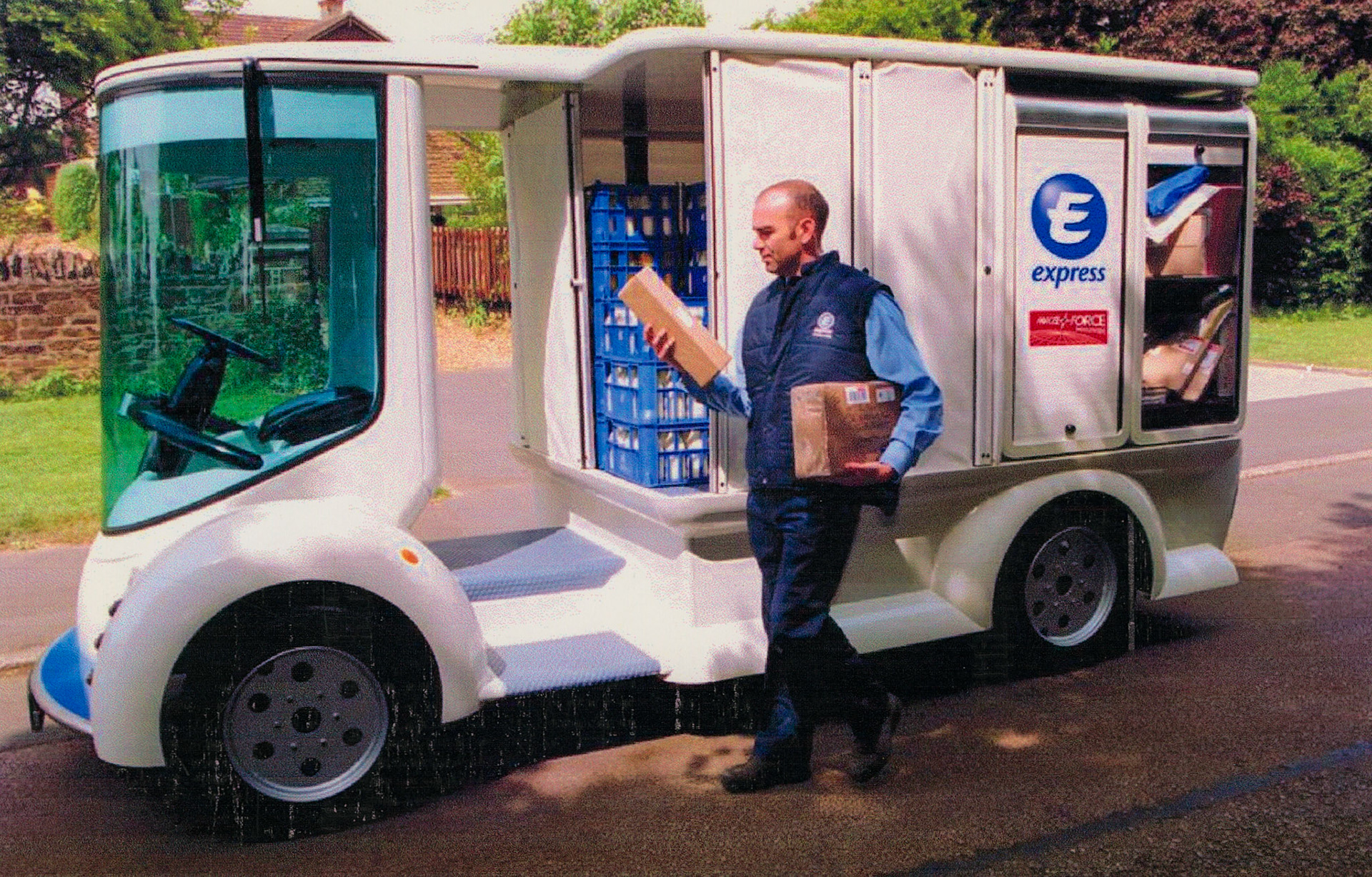 2000's Parcel deliveries by milk float. Paul Simm comments "It was for the post (joint venture) but it didn't take off... When we got the QVC contract it was the final nail in the coffin; customers were paying to have stuff delivered but most of the time they were picking there parcels up at the Depot - who was up at 4am to get their parcels? The float ended up in the milk float graveyard" (Courtesy Dave Fane)