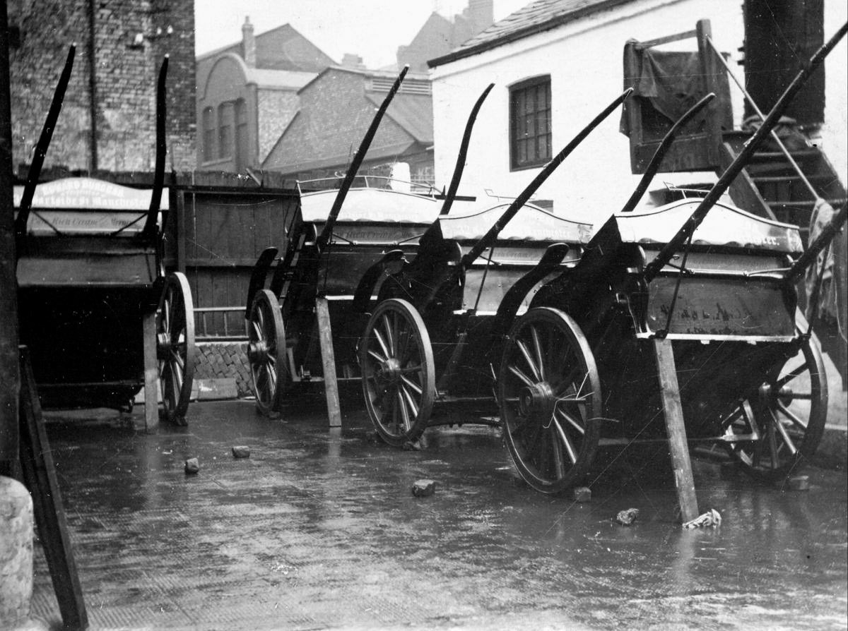 1920 Burgess Creamery, hand carts, Gartside Street,  (Image courtesy of Manchester Libraries)