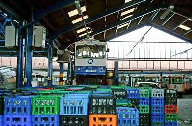 2004 Colin Bull and Gary Page identify vehicle on ramp as Hillingdon Depot. (Courtesy Richard Gaylard)