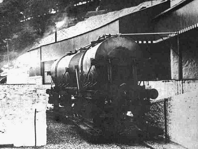 1930's Ecton Creamery. Matthew Pinto comments "These tanks were 2000 gallon built by the LNER to diagram 121 in 1930 for United Dairies (most milk tanks were 3000 gallon). Ecton was the only place in the country (possibly the world) where standard gauge milk tanks were filled while perched on top of narrow gauge wagons. The creamery opened as an independent business in 1918 and was later absorbed into United Dairies. Initially it dispatched milk in churns to the UD depot at Finsbury Park. United Dairies closed the Ecton creamery in 1932 and the line itself closed in 1934 as it relied heavily in the income from the dairy traffic." (Courtesy Matthew Pinto)