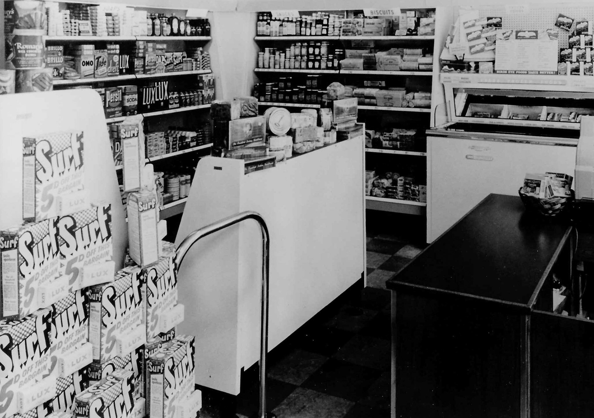 1960's? New Barnet Shop. Paul Smith comments "My Auntie Barbara was manager of New Barnet shop, my mum was cashier there also" (Courtesy Paul Smith)