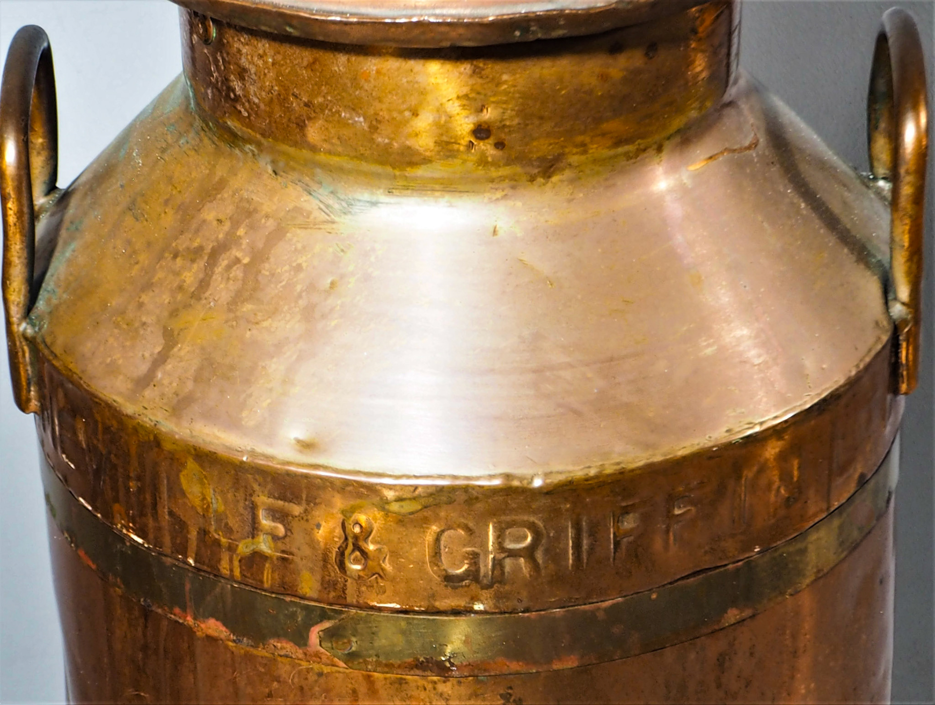1920s? 10 gallon Neville and Griffin churn. "Height 71 cm, diameter 35 cm" (Courtesy auctionet.com)