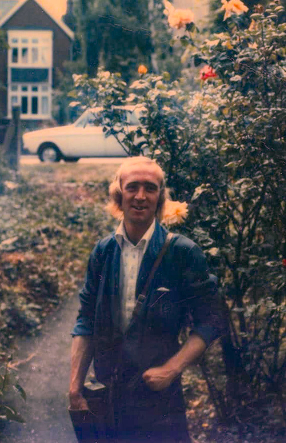 1970's/ 80's North Finchley. David comments "My Dad David Evans during late 70's and early 80's... Torrington Park, Oakhampton Close, Friern Park and Cardew Court...he loved his customers... good old days" (Courtesy David Evans)