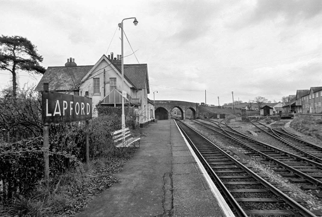 1978 Lapford station, dairy buildings on the right. (Courtesy Blue-Pelican-Railway flickr)