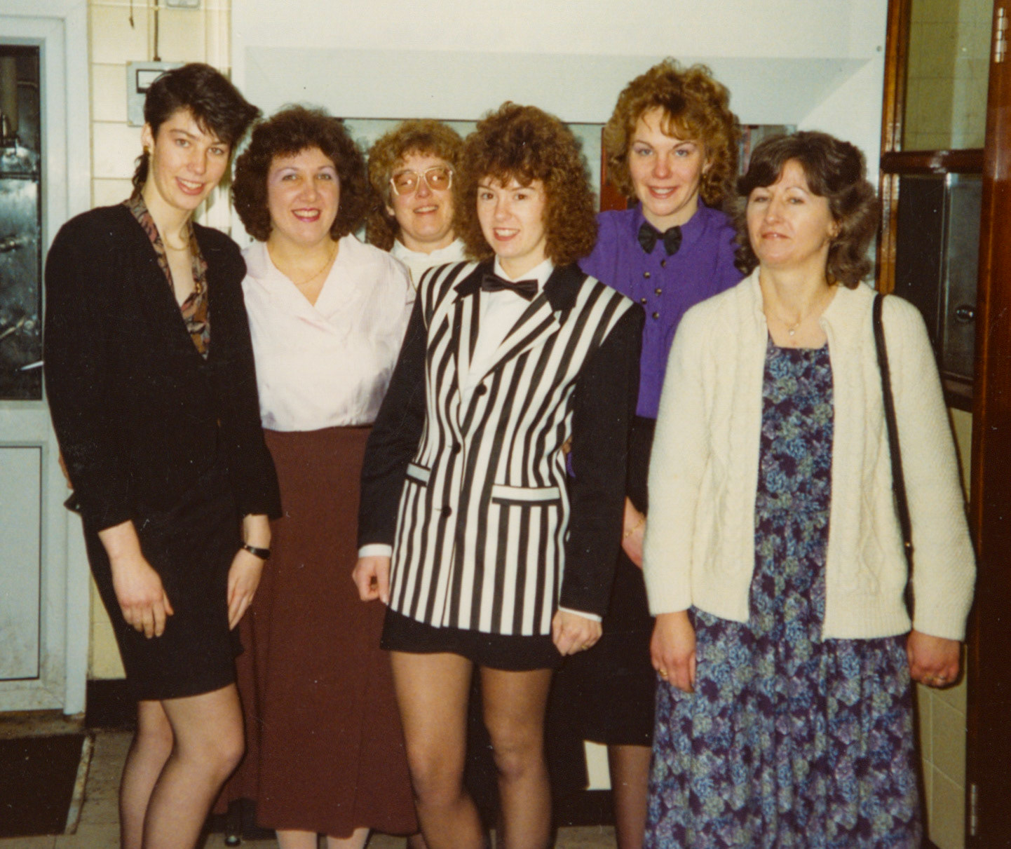 1992 Honiton Last Day, January 10th:  'The Girlies', Peta Wakeham, Sheila Webber, Annette ?, Wendy Hawker, Vicky Maynard and Hazel Stapleforth (Courtesy Wendy Hawker)
