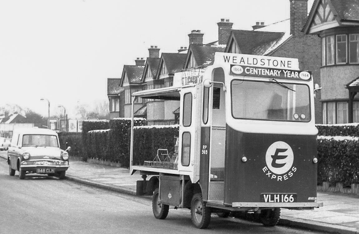 1964 1964 Wealdstone float Reg: VLH166 Fleet RP969 (Courtesy Paul Luke)