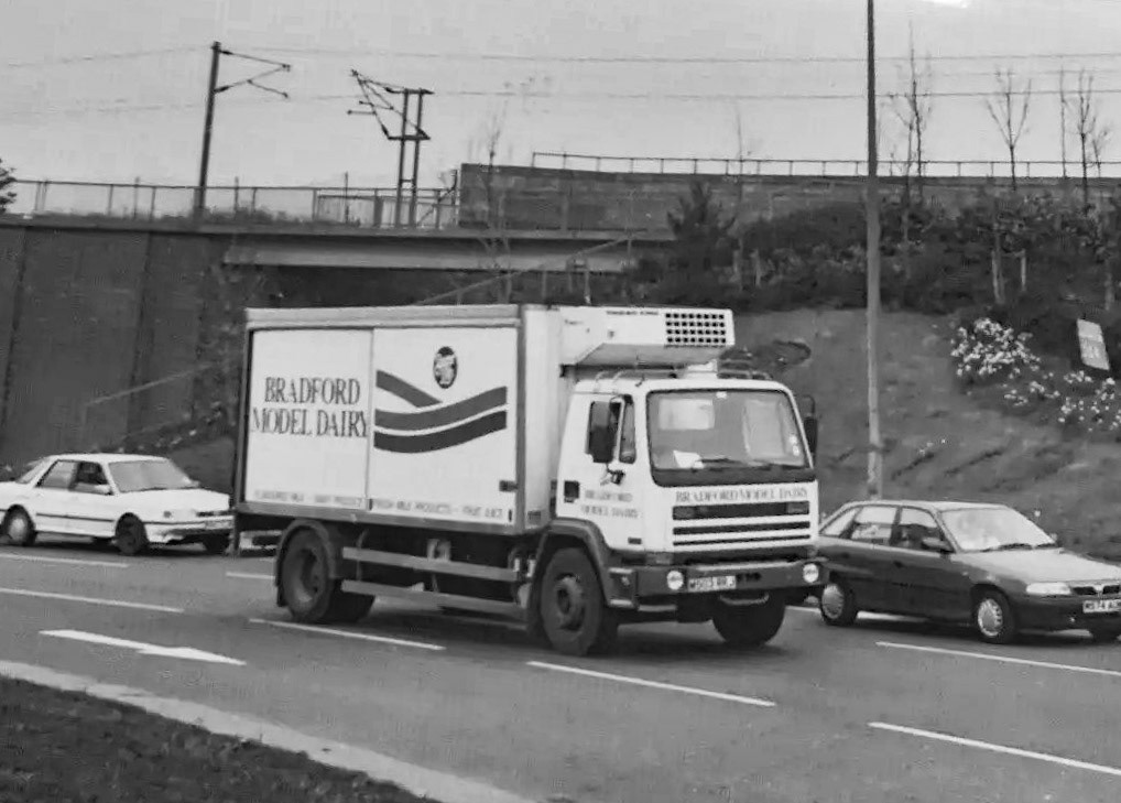 2000 Reg Bradford Model Dairy Leyland DAF 50, 4-Wheel Fridge Box Van, W503 RRJ (Courtesy Thelonius Monk)