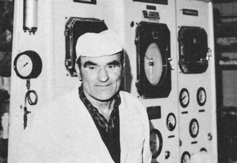 1969 From the house magazine of Cadbury Schweppes who had just acquired Goldhanger Fruit Farms. "Jim Ponder at the control panel of the Hydron Automatic Steriliser. The Hydron sterilised 500 cans a minute." Barbara Patey comments "That's my uncle Jim, my mum's brother-Jim and Fred both worked at Goldhanger 😁" (Courtesy Lee Morrison)