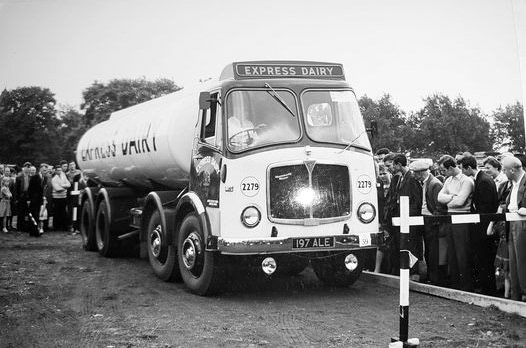 1960 Express Tanker 197 ALE, Fleet: 2279 (Courtesy Bill Conquest)