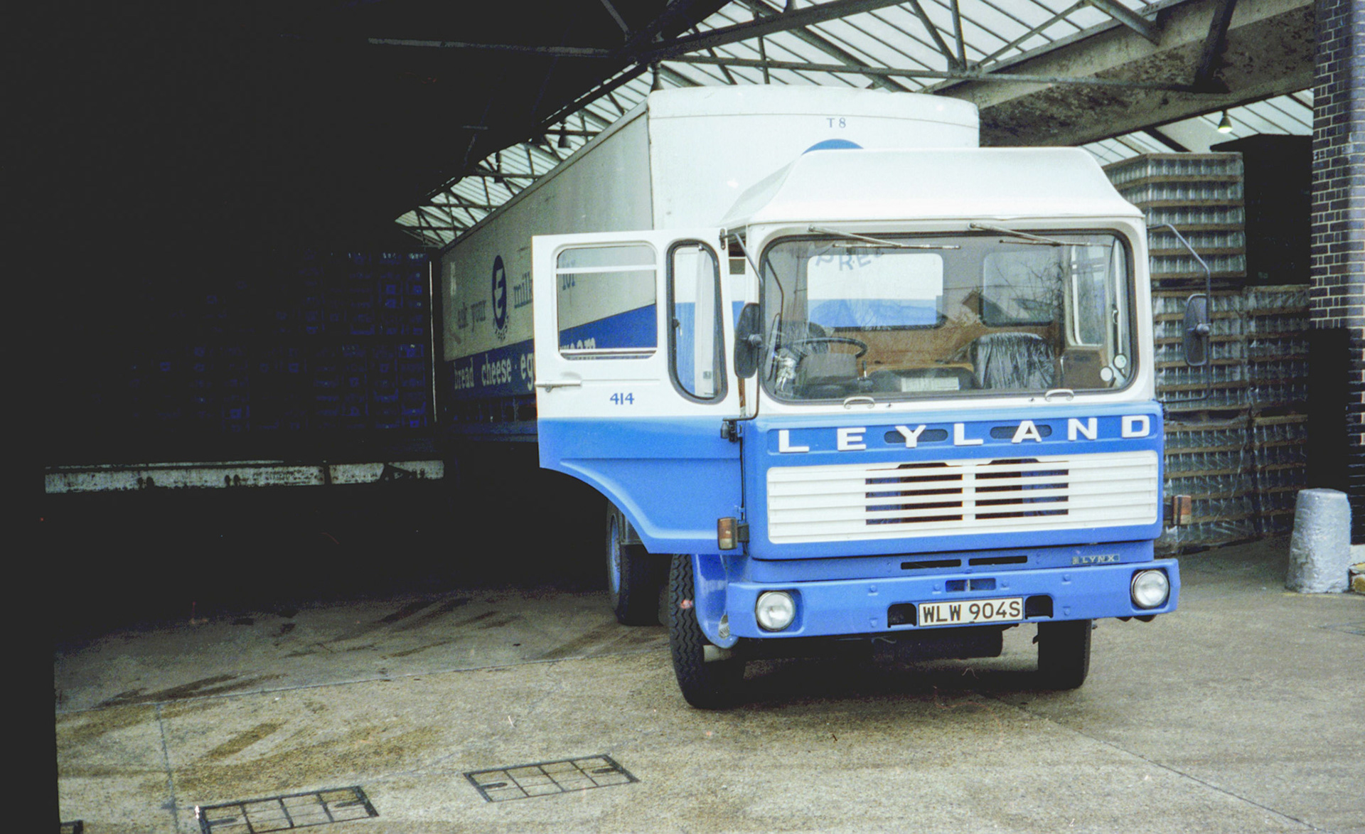 1978 - South Morden unloading bank (John Wakely, Flickr)