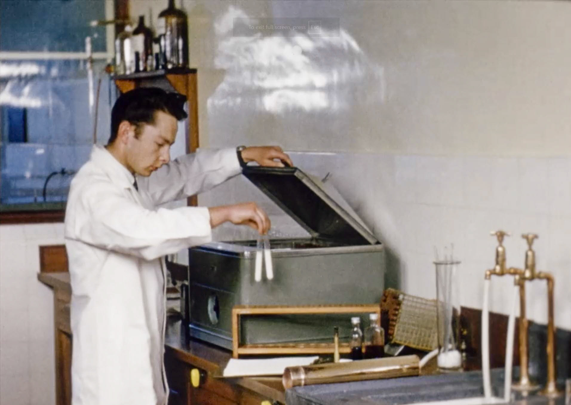 1954 South Morden Laboratory - Resazurin testing in the water bath. (Stills from Express Dairy Film)