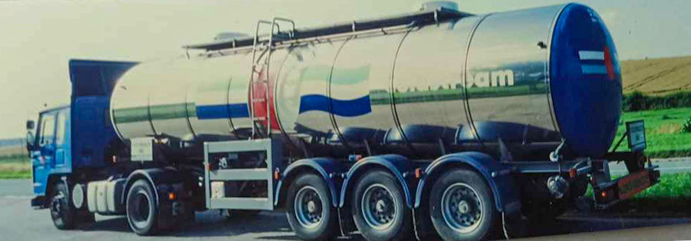 1991-95 Coldstream tanker empty, after offloading skim at Ruislip; photos taken in a lay-by en route back to Staplemead. (Courtesy Alan Saunders)