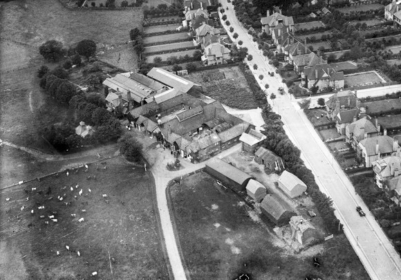 1922 College Farm, Finchley (Courtesy www.britainfromabove.org.uk)