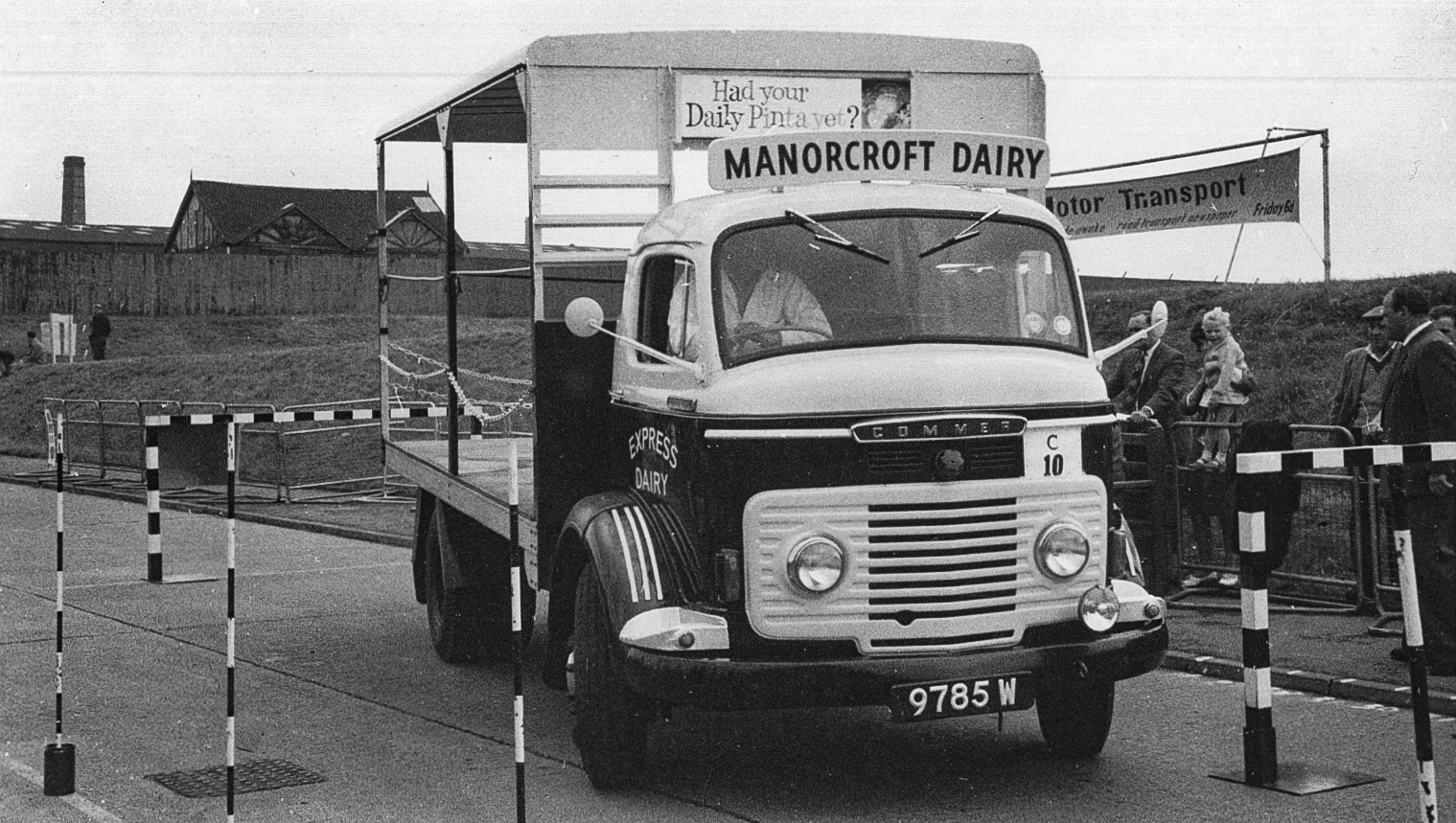 1960's Manorcroft Dairy, Dewsbury. Commer 9785 W. (Courtesy Dave Fane)