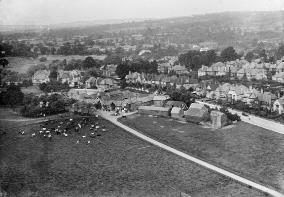 1922 College Farm, Finchley, from the south-east (Courtesy www.britainfromabove.org.uk)