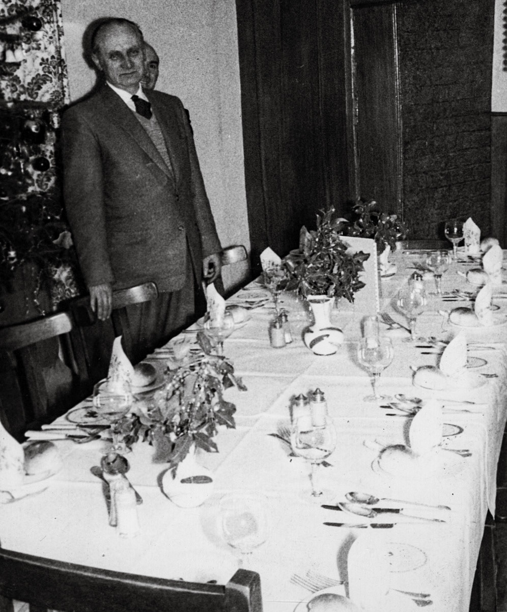 1970's Minsterley. Carol Williams comments "This looks like my grandad Arthur Betton." (Joe Lyons Collection)