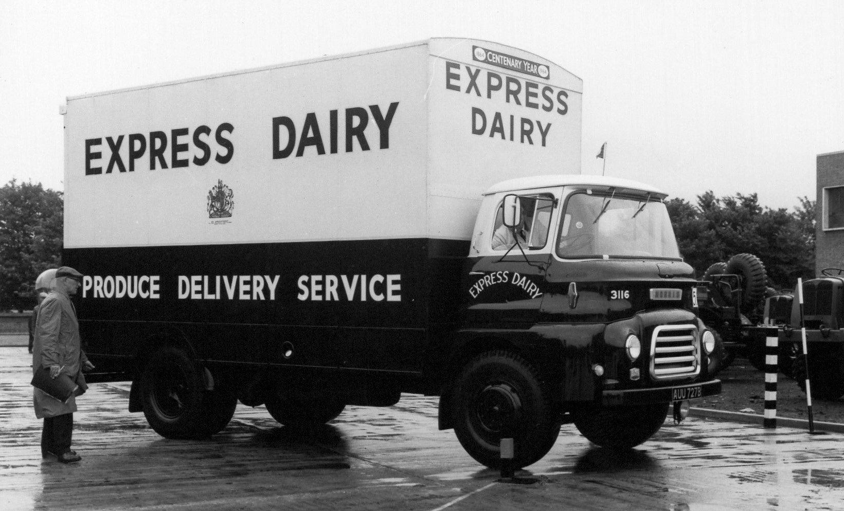 1964 Reg Produce Delivery Service Reg: AUU 727B, Fleet 3116. (Courtesy Michael Aldread)