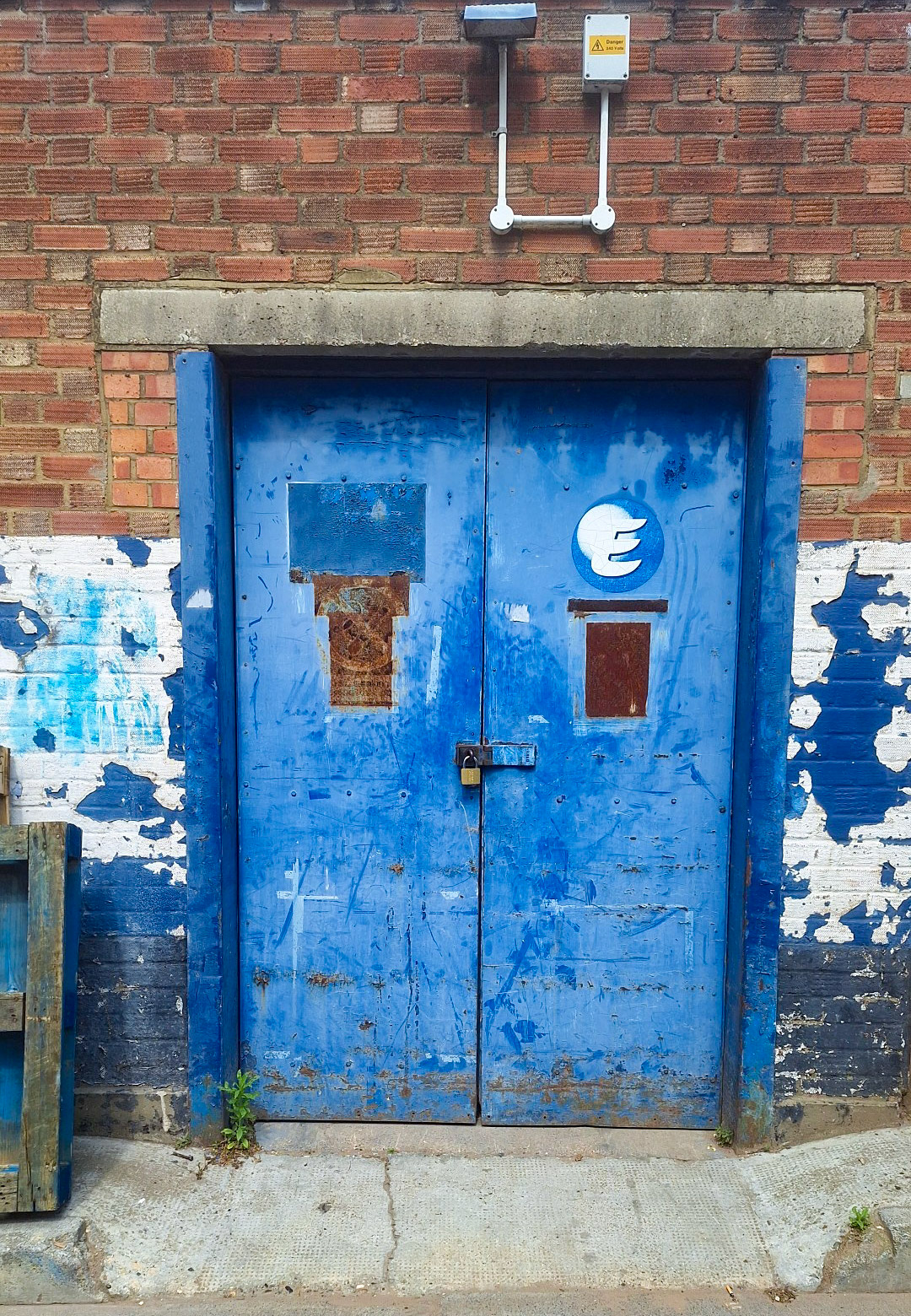 1990's Morden Retail - servery entrance. (Courtesy Stephen Jennings)