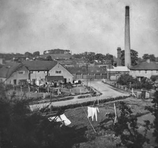 1960's? Park Road, Faringdon with the Express Dairy Chimney. (Courtesy https://www.faringdon.org/)