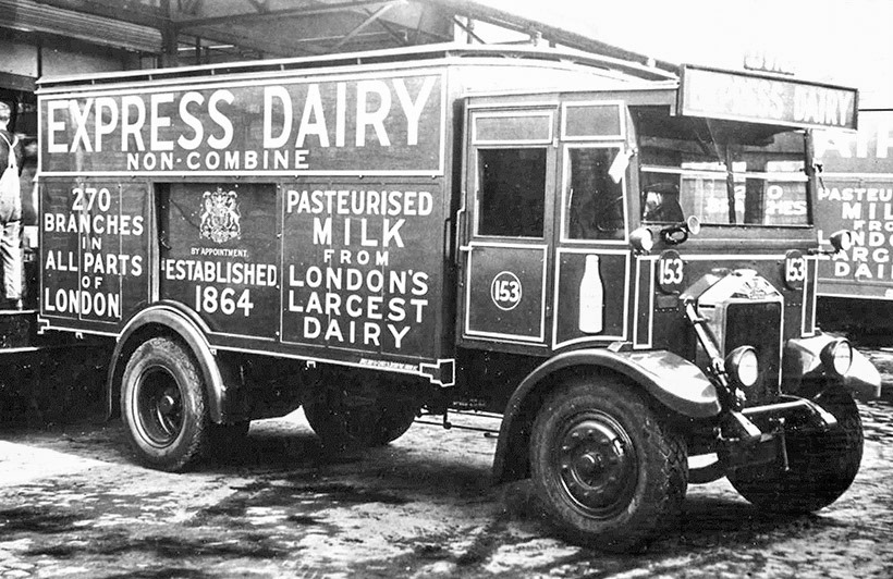1933 With their low weight, a few Albions joined the fleet during the 1930s. This ‘LK’ 51 overtype, chassis no 17501D, fleet no 153, was registered on 1/3/33, as JJ 9762, with a ULW of 4.15.1.6. Its last overhaul, in August 1943, is recorded at a cost of £242, with the vehicle passing to T&F Motors in August, 1946, for £150. (Courtesy The Express Dairy Motorised Fleet, Allan Bedford, Heritage Machines)