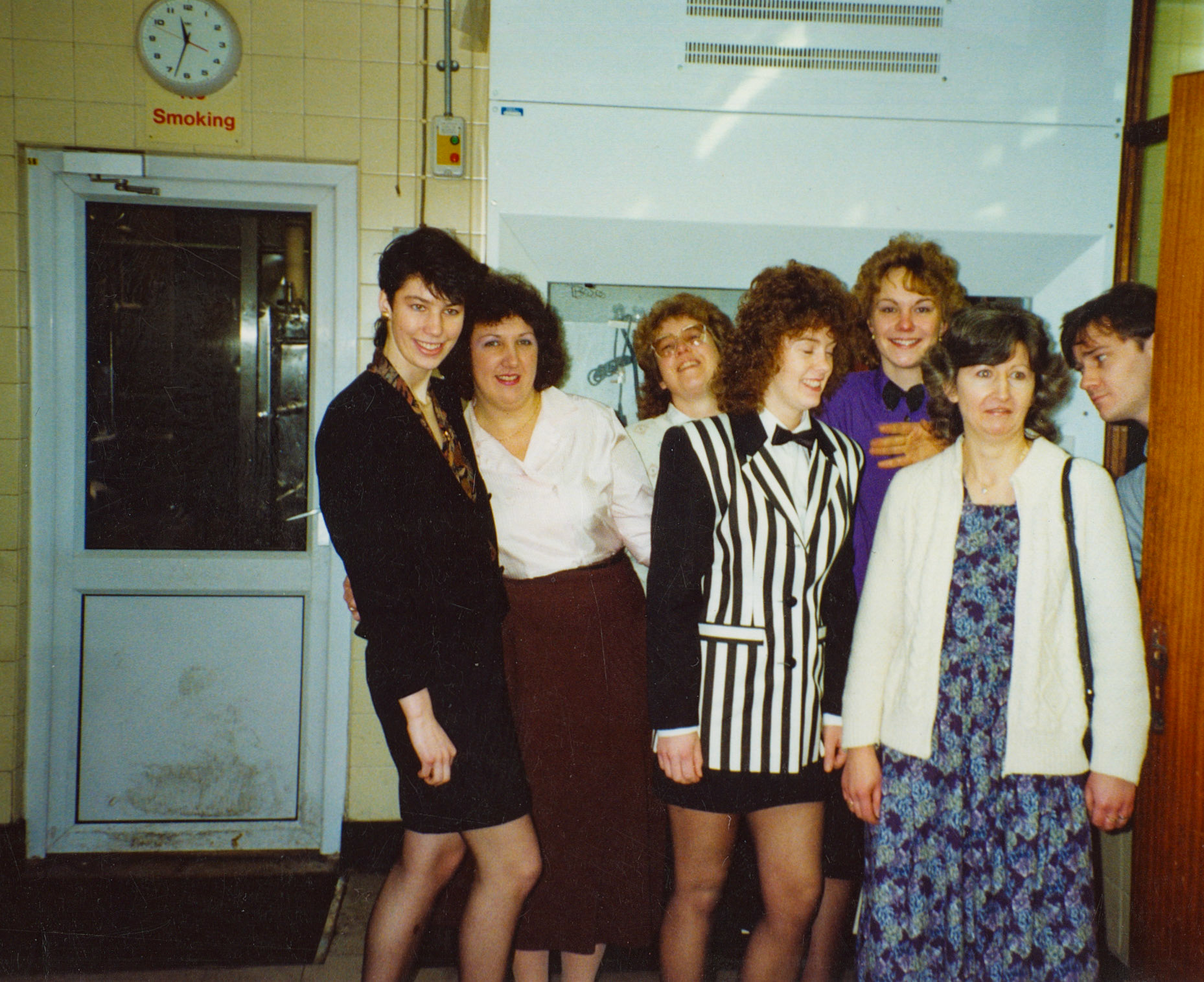 1992 Honiton Last Day, January 10th: Peta Wakeham, Sheila Webber, Annette ?, Wendy Hawker, Vicky Maynard, Hazel Stapleforth, Chris Hawkins. (Courtesy Wendy Hawker)