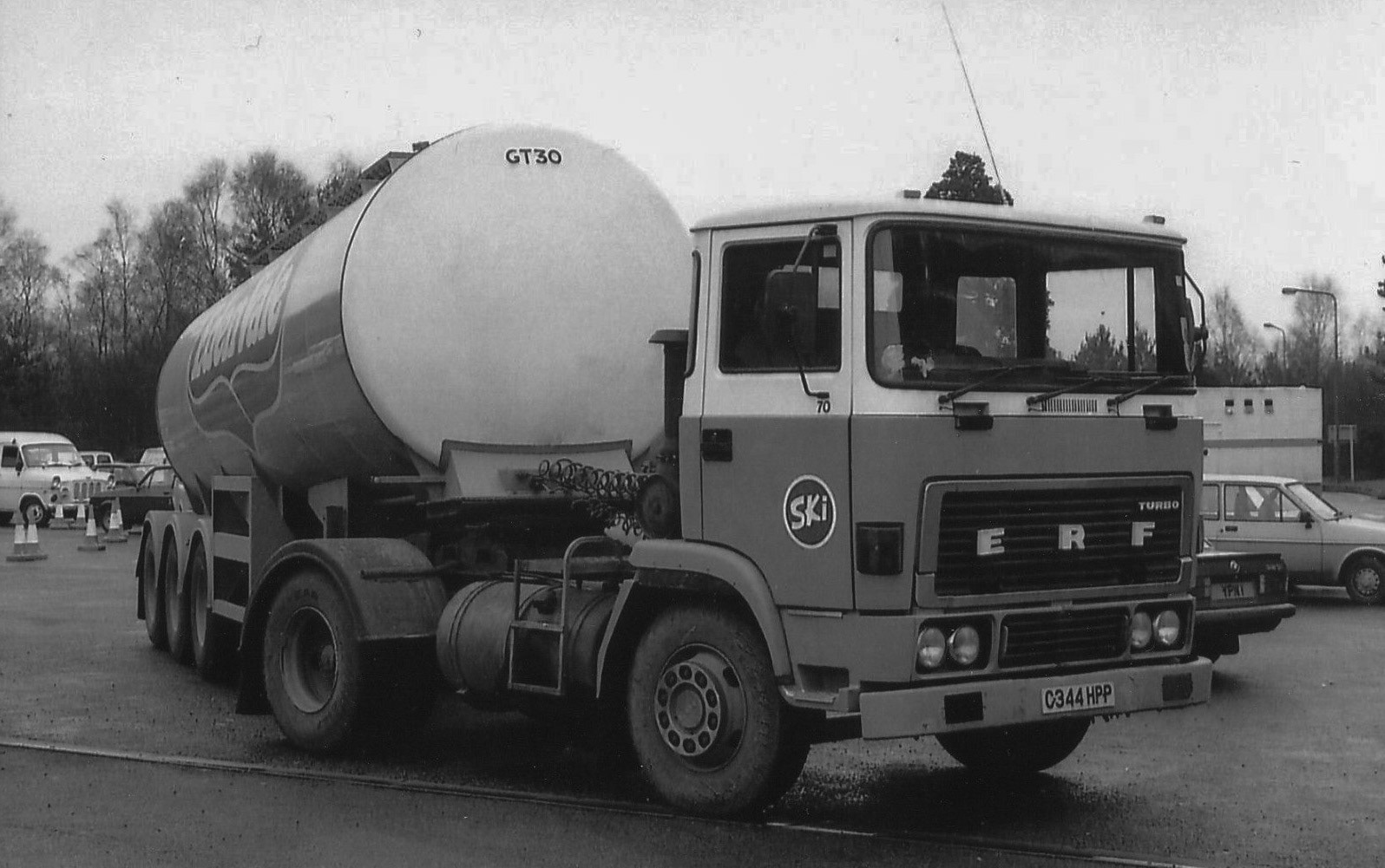 1985 Reg Ski Tanker GT30 with ERF Tractor C344 HPP Express Tanker 122 BYA, Fleet No 2505 (Courtesy Michael Aldread)