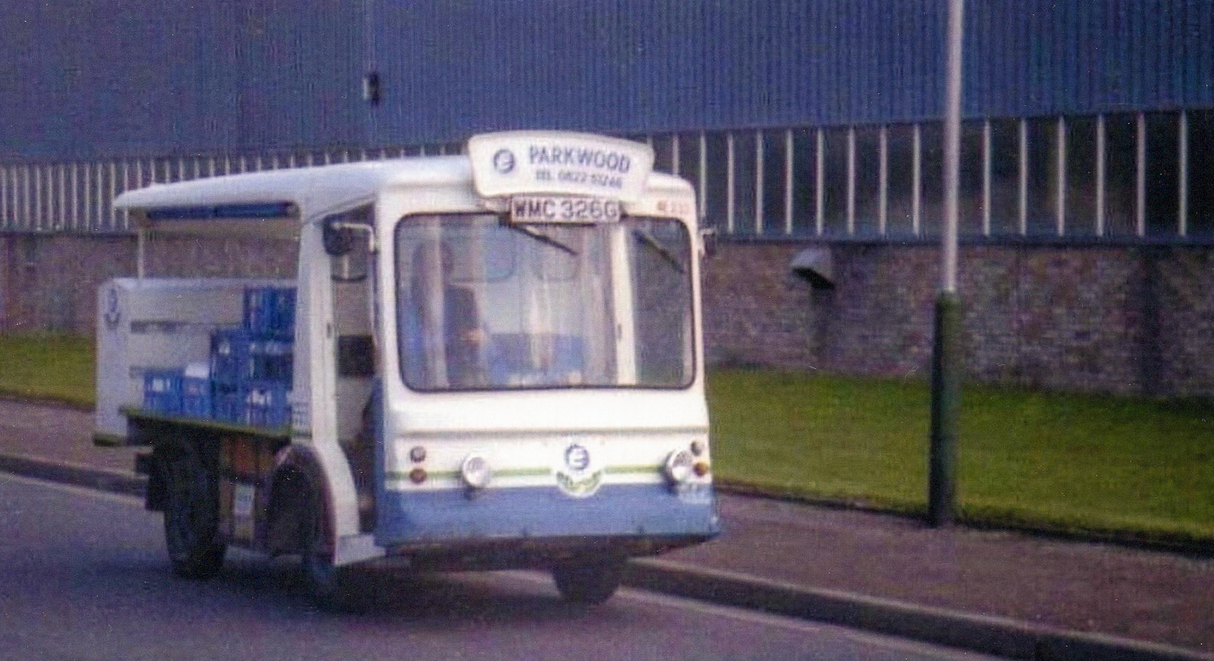 Parkwood Reg: WMC 326G Fleet 4E 220 (Courtesy Michael Aldread)