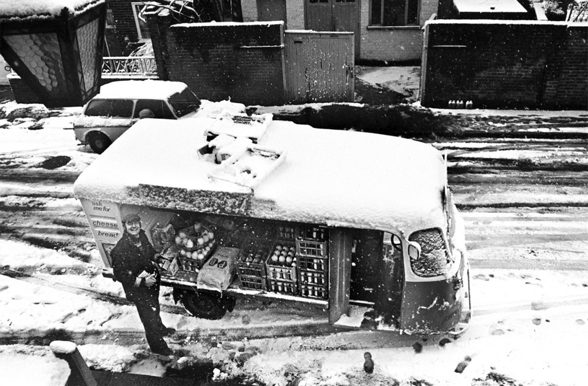 1970's Bristol Gardens runs between Formosa Street and Clifton Villas in Maida Vale. Artist and photographer Sheila Burnett had not long moved to the area when she began to take pictures of the people who lived and worked there. Probably the round is from Bayswater Depot. (Courtesy Mike Joyce, Old London Photos)