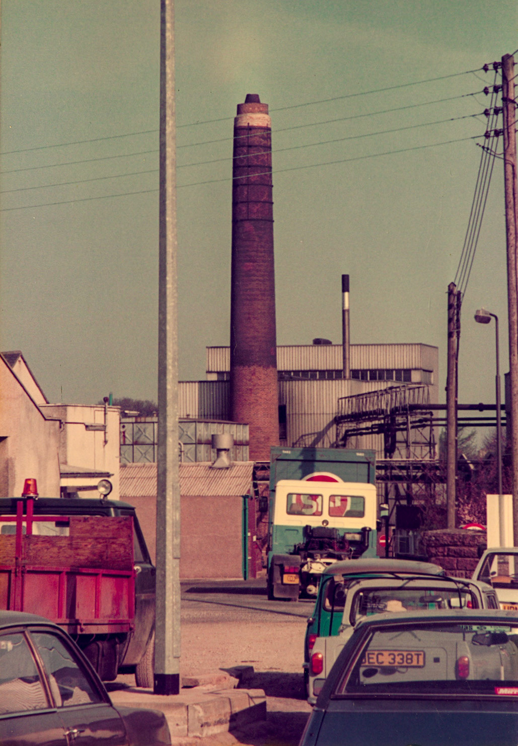 1980's Appleby - view down the yard from the car park.(Courtesy David Atkinson)
