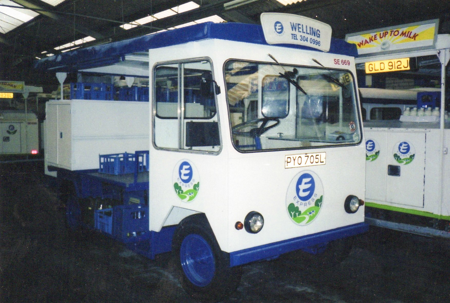 Welling Reg: PYO 705L. Paul Batchelor comments "A hundred delivery vehicles in there at one time". Robin Fraser Bell adds "Thats RD 33 float, my old round 1987-1990." (Courtesy Michael Aldread)