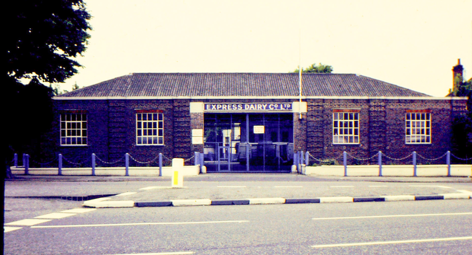 1980 Mottingham Depot, that used to be next to 'The Porcupine'. (Courtesy Roger Wood, Flickr'