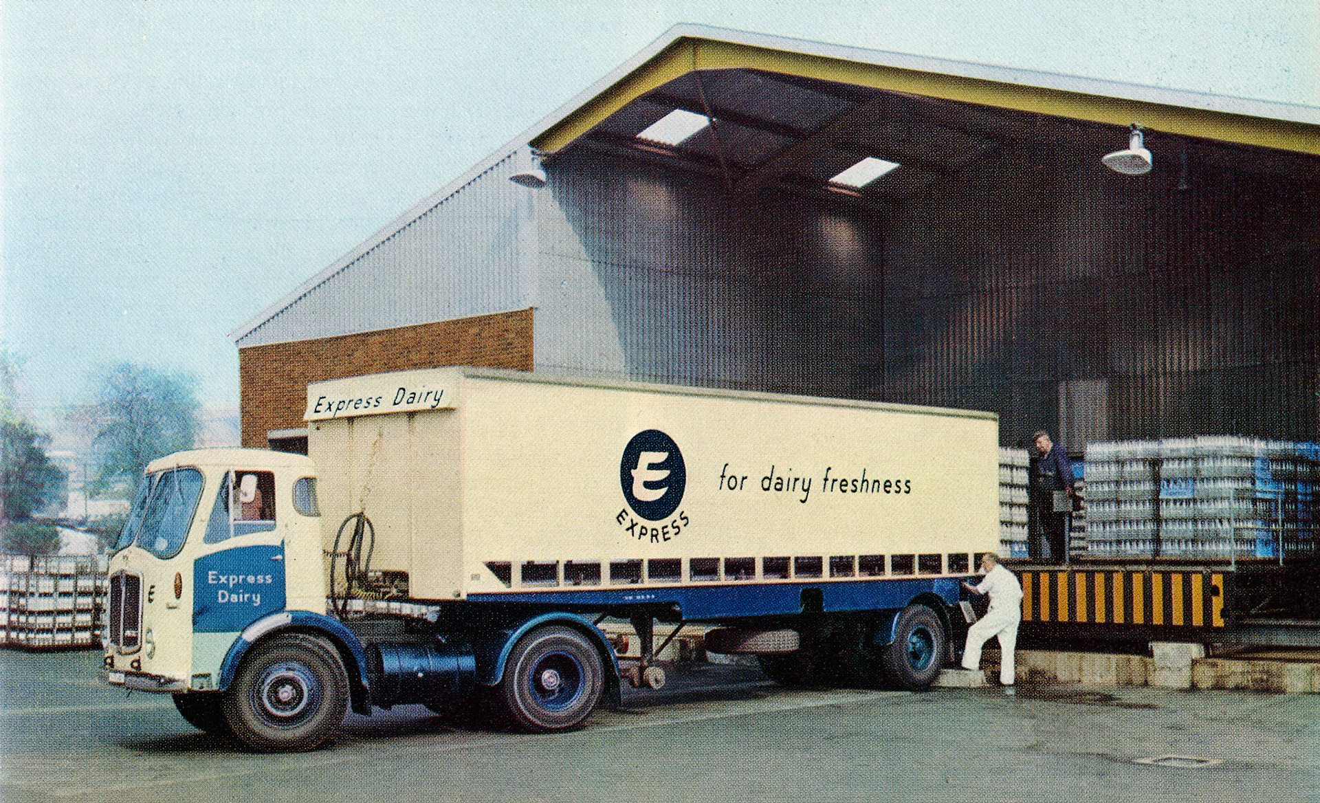 1966 Hillsborough, Sheffield Depot. Trailer with ejector mechanism can unload and re-load in 7 minutes. (Express News Summer 1966)