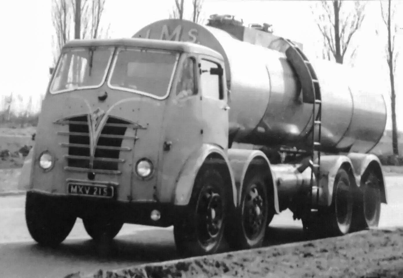 1950's? IMS Foden 8-wheel milk tanke MXV 215 (Courtesy Thelonious Monk0