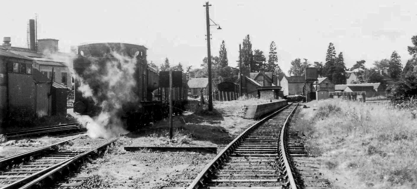 1958 Minsterley Railway Station, Loco: 5791. Simon Barnwell comments "The tall trees in the background are still there in Minsterley Hall, and so is the Station House at the end of the tracks. The area where the tracks were are now covered by the corned beef canning factory and the creamery." (Courtesy Lin Keska)