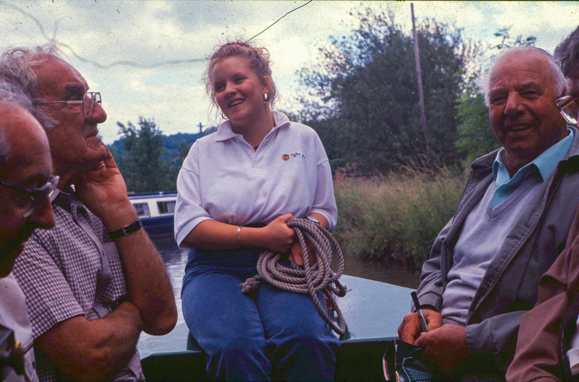 1995 Darby and Joan Chirk Castle visit. Ben Samuels identifies Jim Davies on the right. Georgina Rawlings-Jones comments "Grandad Cyril [Jones] (on the left)". (Joe Lyons 35mm slides)