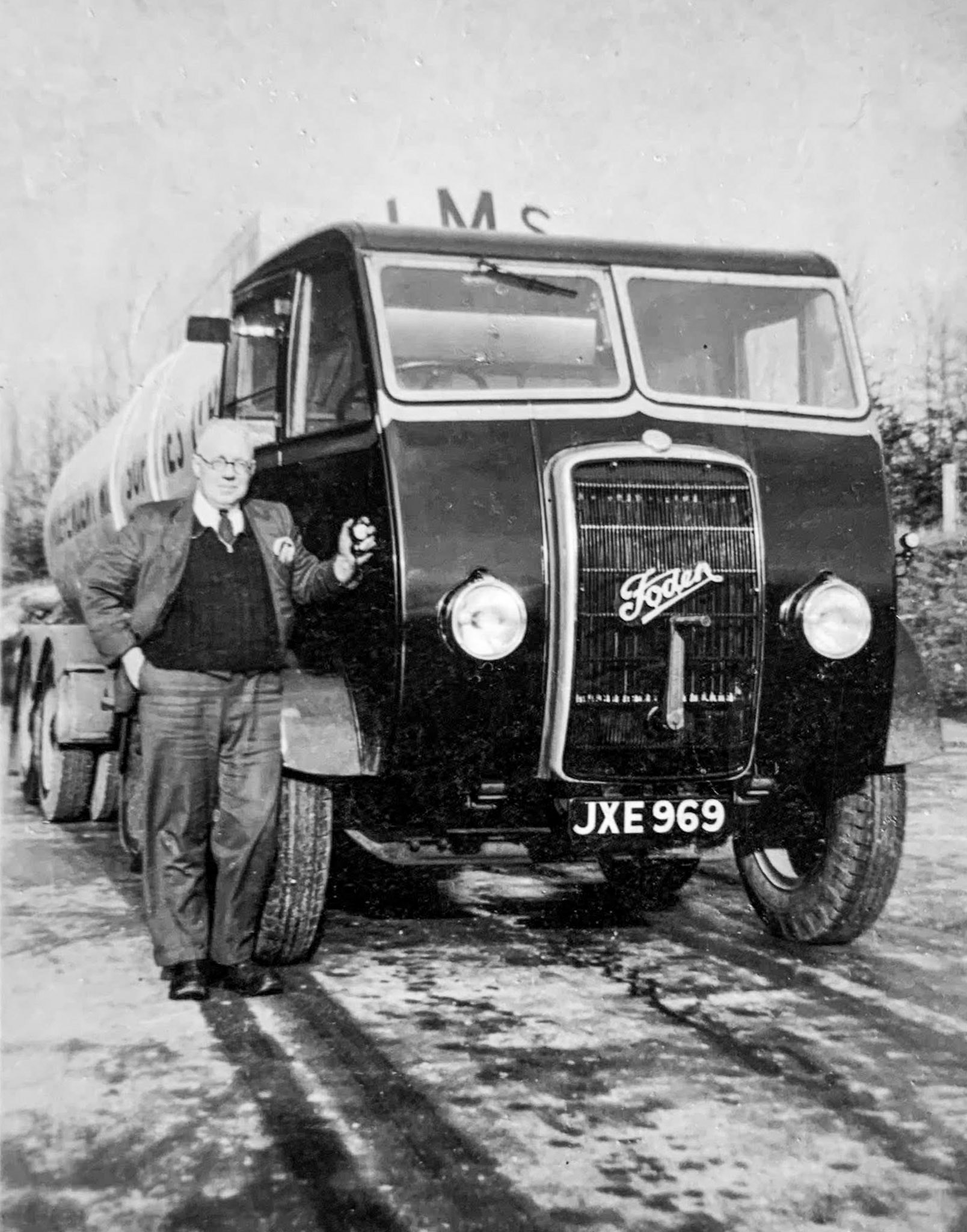 1950's Milborne St Andrew, Manager Mr McTurk by IMS Foden tanker JXE 969. (Courtesy Pete Jackson)