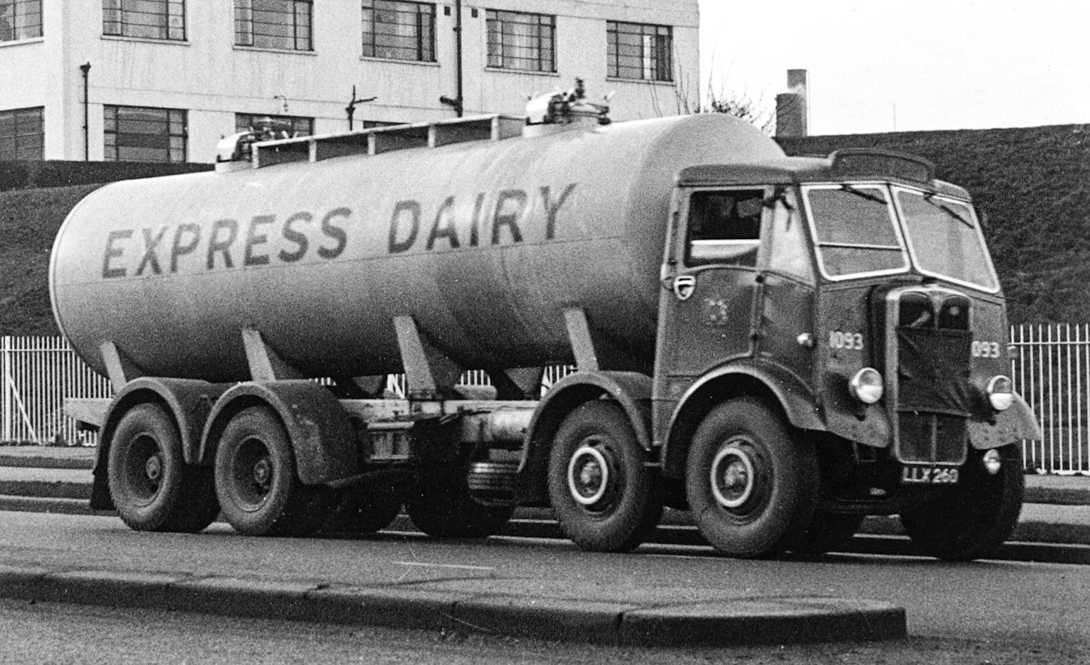 1940s? AEC Tanker LLX 260 Co:1093. (Courtesy Paul Luke)