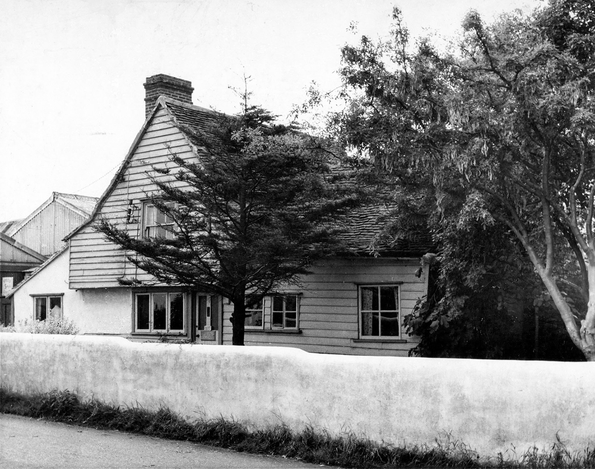 1940s? Hill Farm, Beckingham Street, being used by Goldhanger Fruit Farms Ltd as their office. This stood where Grovemere Estate building stands today. (Courtesy Karen Tuke, Tolleshunt Major in Words and Pictures old Photos on Facebook)