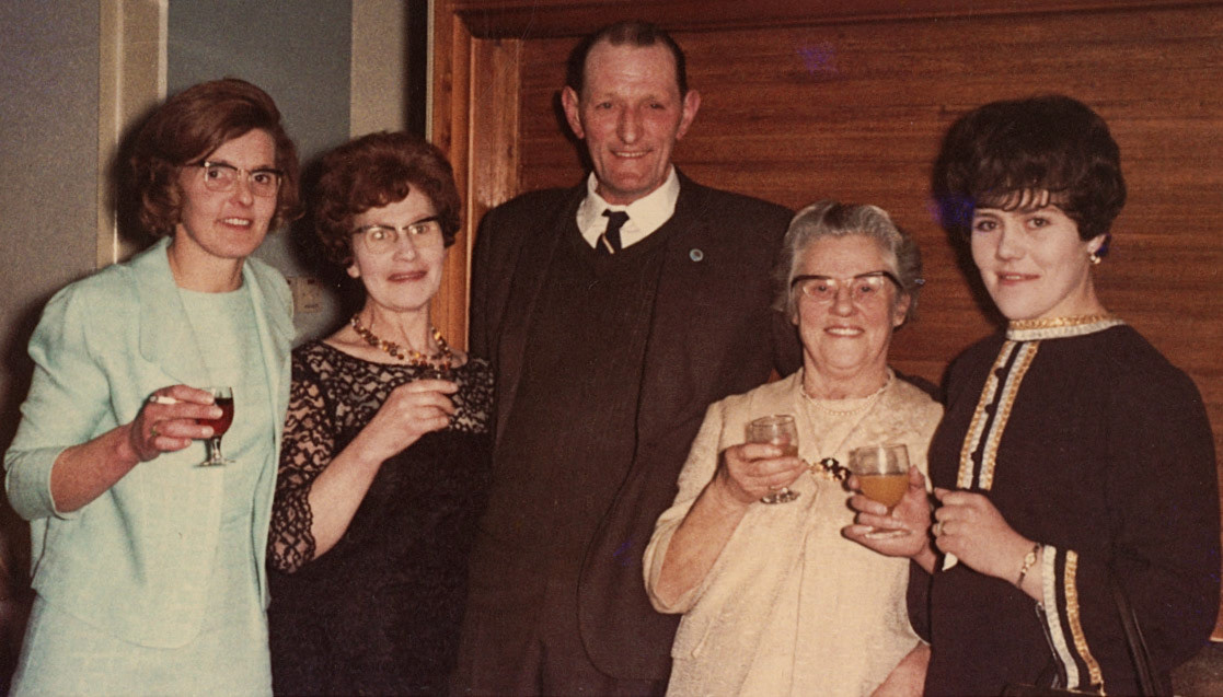 Shirley Rowson comments "My Dad Bill Child is in the middle, my Mum Ethel Child on his right." Monica Corfield identifies, on the right-Jenny Broadhurst nee Challinor. Carol Bennett adds "Yes and her Mum is second from the left." Leah Bishton adds "Its Charlotte Ellis my great nan and her daughter Jenny Broadhurst". (Joe Lyons Collection)