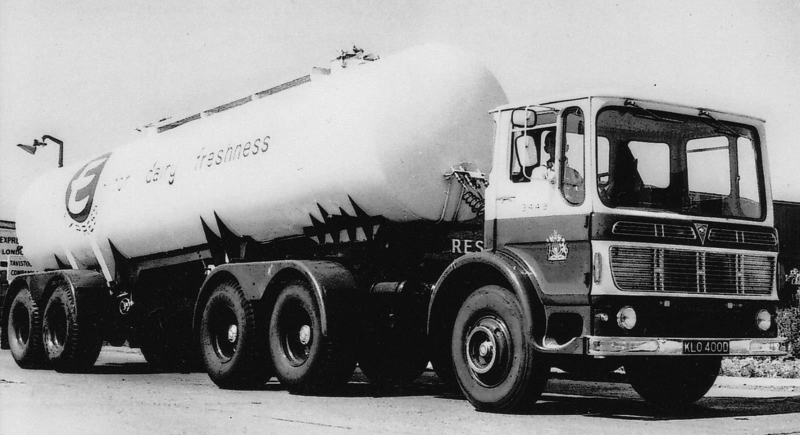 1966 Reg Express AEC Tanker KLO 400D Express Tanker 122 BYA, Fleet No 2505 (Courtesy Michael Aldread)