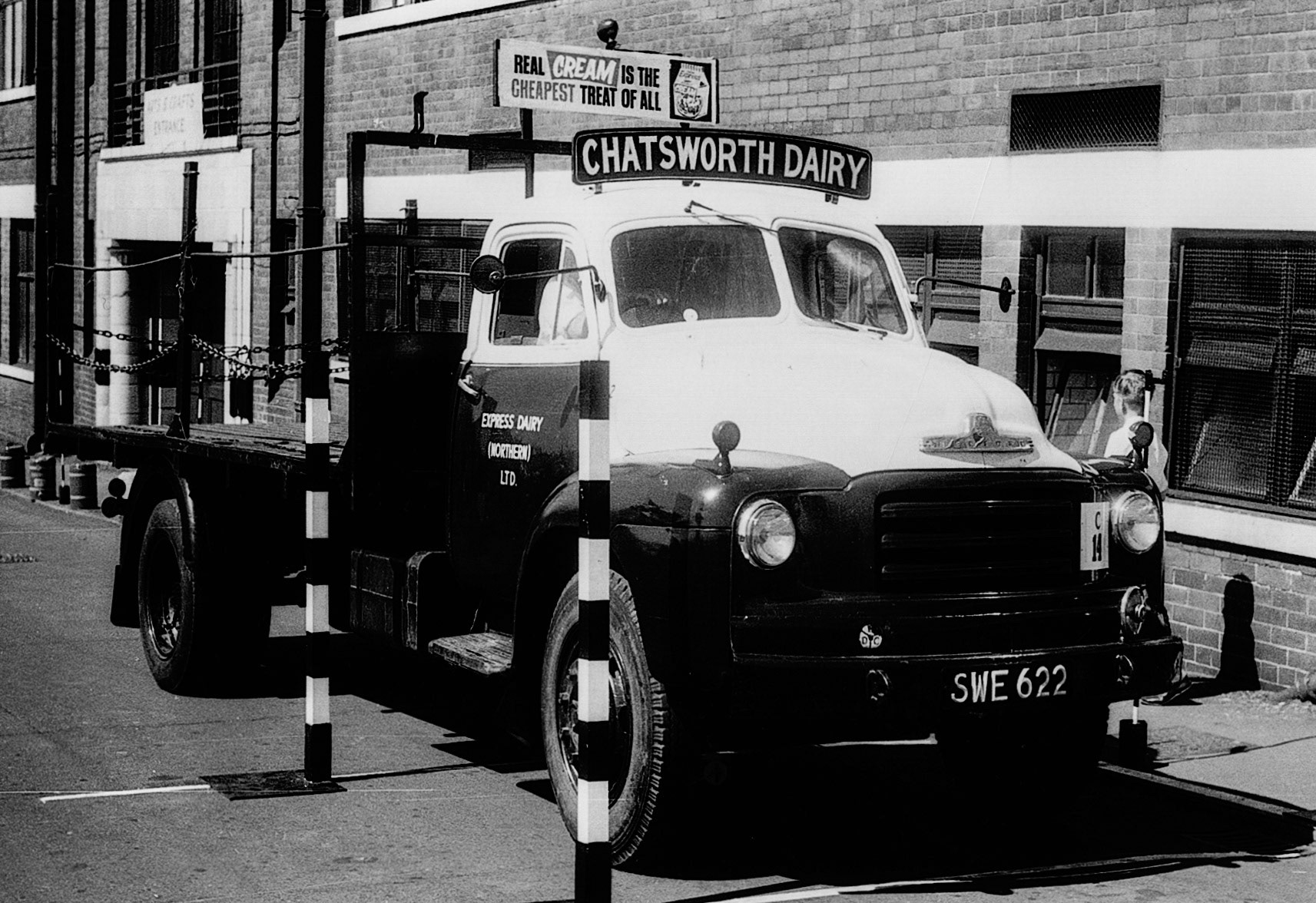 1950's Chatsworth Dairy. Bedford SWE 622. (Courtesy Dave Fane)