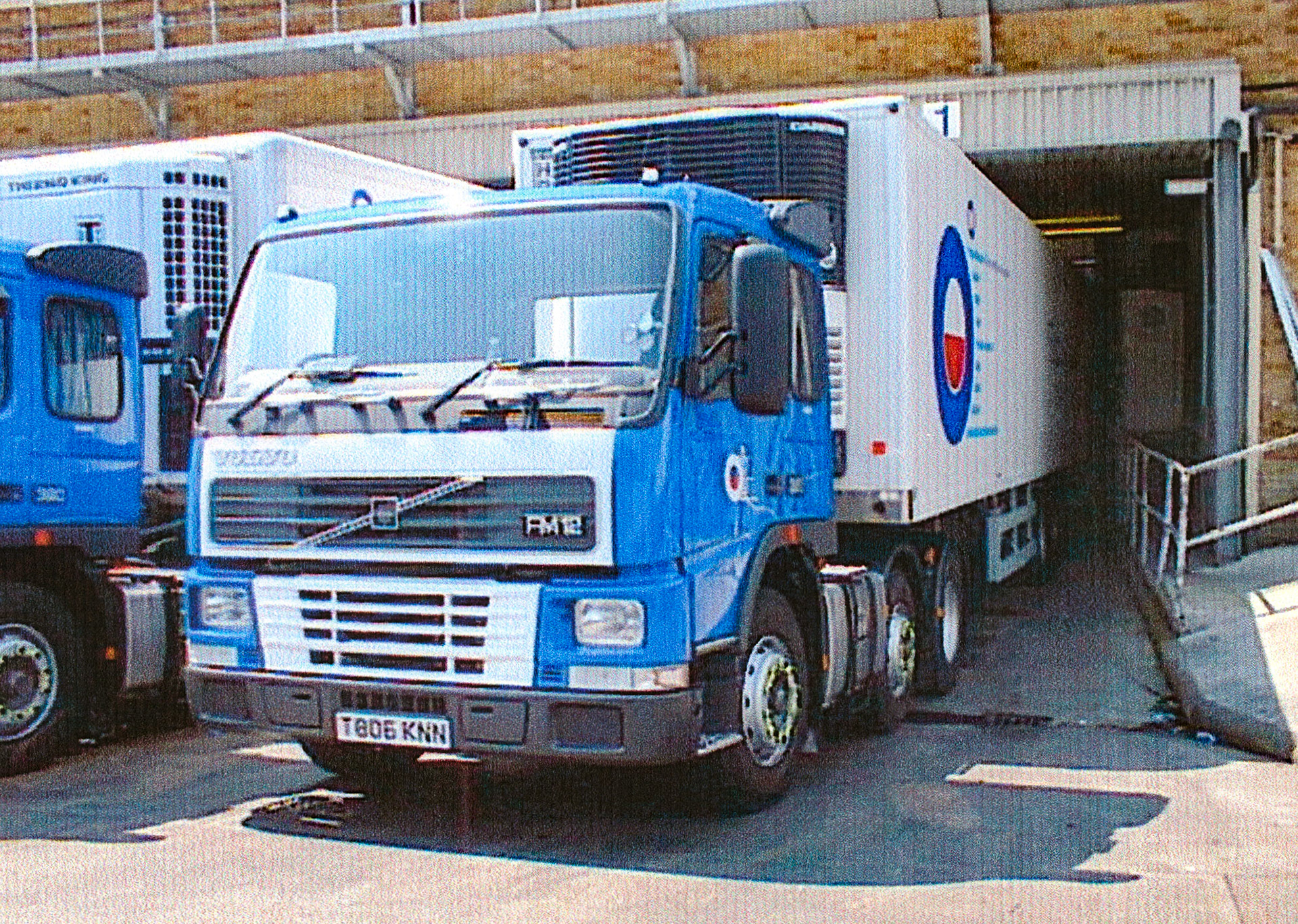 1999 Reg Volvo FM12 T806 KNN at South Ruislip. (Courtesy Paul Luke)