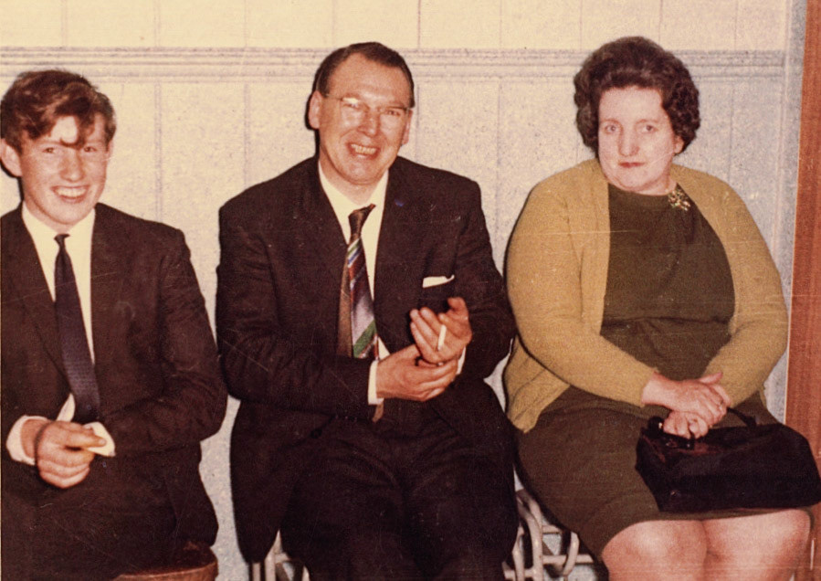 Len Bailey comments "I think it's Michael Williams on the left (Willey)". Patrick Taylor identifies, in the middle, Ernie Malkin, cheese room manager (Joe Lyons Collection)