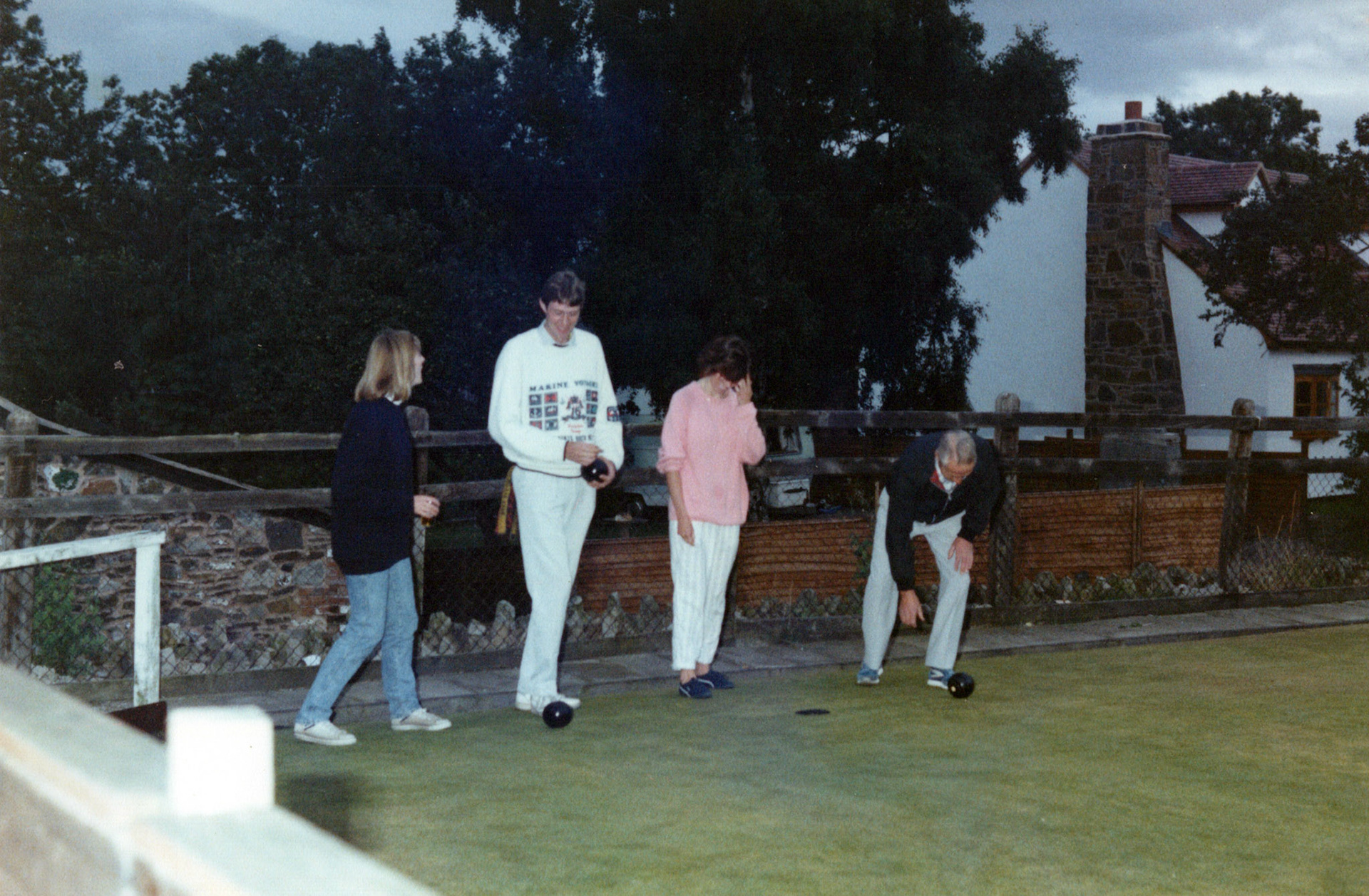1980 Minsterley Sports Teams. Kevin Williams identifies Gordon Edwards, bending down. Sharon Davies comments "Think thats Mandy by him". Ben Samuels adds "Tall lad is Martin Jones." (Courtesy Joe Lyons)