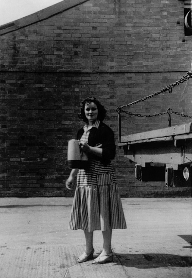 1953 Monica Corfield and Jackie Bebb recognise Doreen (Dody) Bailey, nee Jones. (Courtesy Joe Lyons)